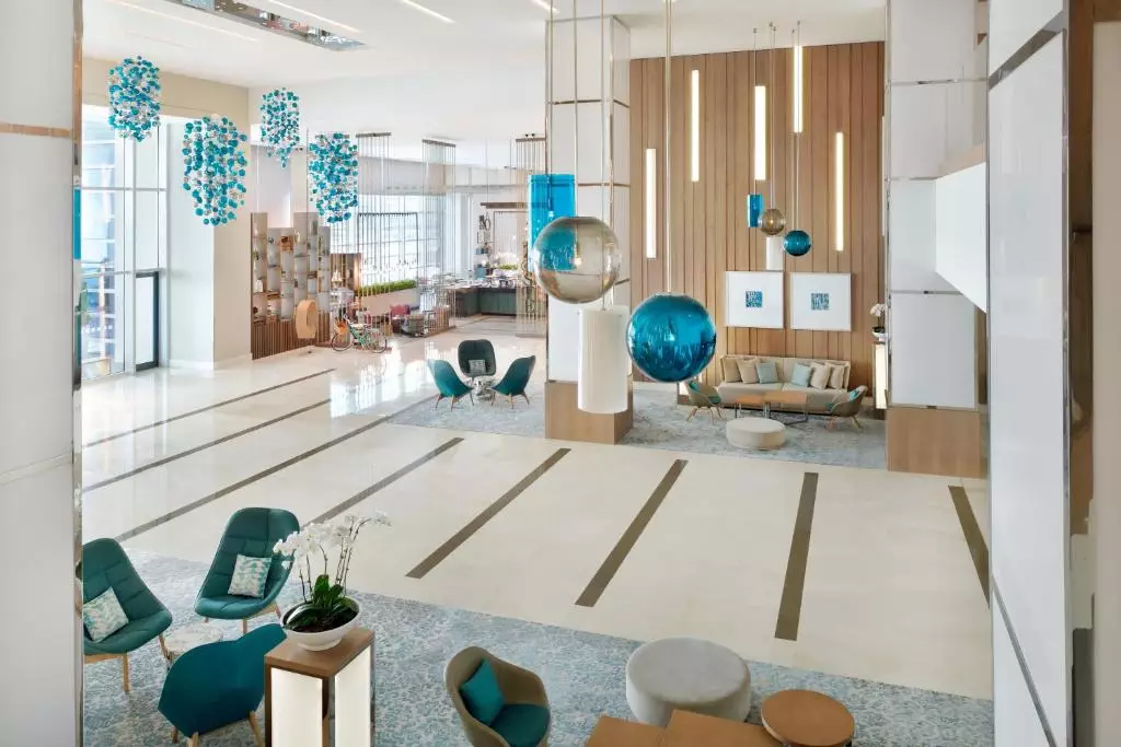 Holiday Inn & Suites